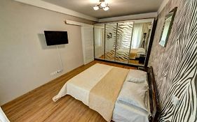 Excellent Apartment Druzhby Narodov Boulevard 3A. Lybedskaya Metro Station